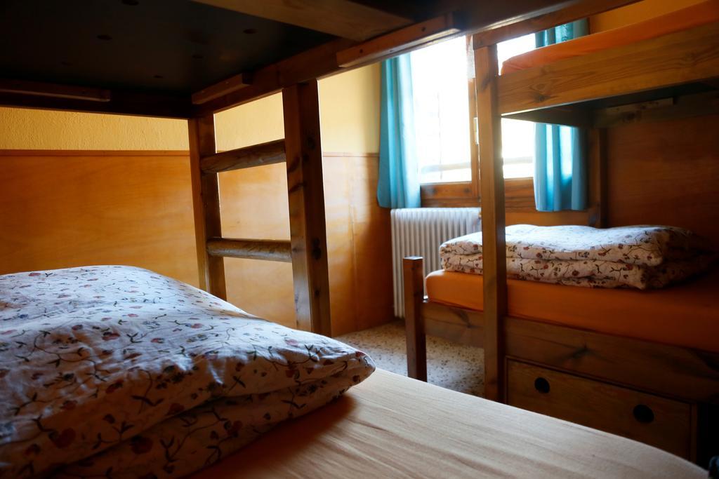 La Closa Hostel Castellar De N'Hug Exterior photo